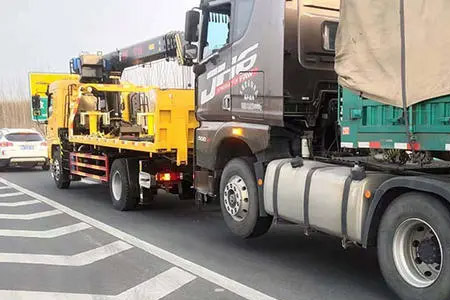 钟马高速G65公司拖车道路救援补胎要多少钱